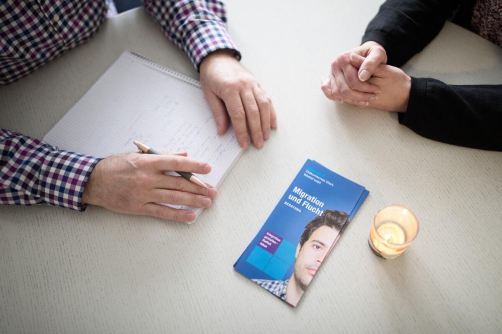 Beratung von Geflüchteten / Counselling for Refugees - Foto: Peter Bongard/fundus-medien.de